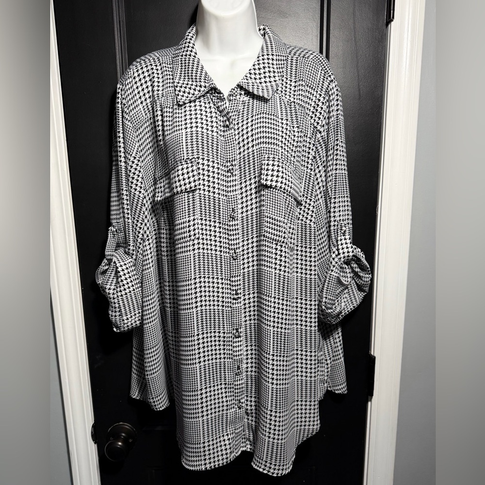 Torrid Black and White Houndstooth Button-Up Roll Tab 3/4 Sleeve Top Size 3